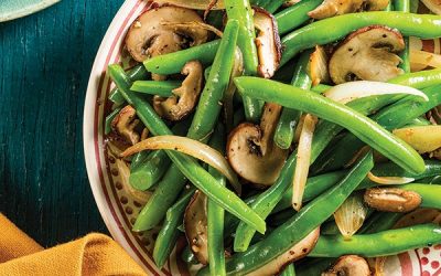 Green beans with mushrooms and onions