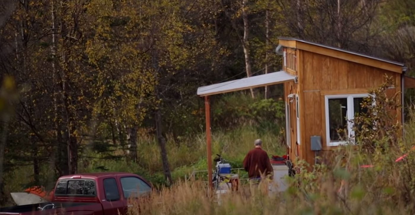 https://ardelles.com/living-in-a-beautiful-compact-200ft-tiny-house/