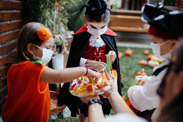 Simple safety tips for trick-or-treating after Fauci greenlighted Halloween 2021